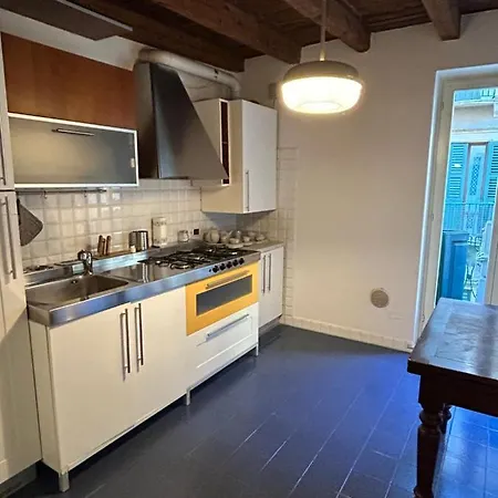 Casa Dei Mercanti * Verona